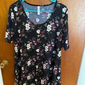 LulaRoe Perfect T